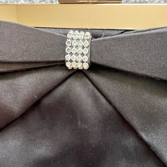 Versona - Black Elegant Purse with Straps - Picture 3 of 7